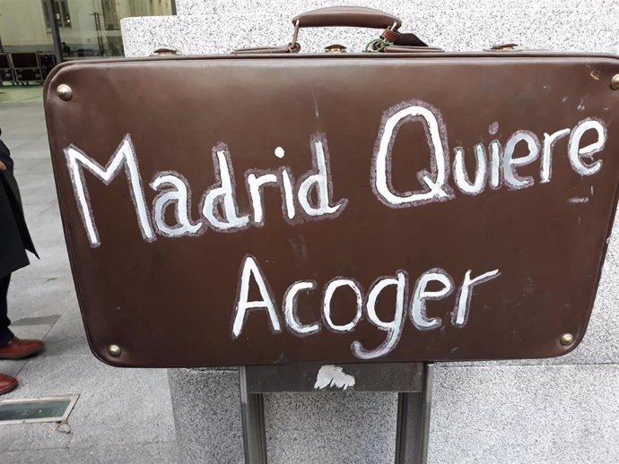 Una maleta con el mensaje 'Madrid quiere acoger'