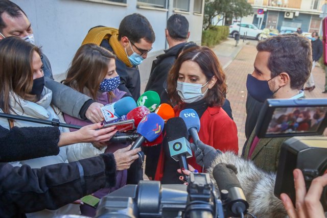 La presidenta de la Comunidad de Madrid, Isabel Díaz Ayuso ofrece declaraciones a los medios de comunicación después de visitar la Asociación 'Ni un niño sin juguetes', en Móstoles