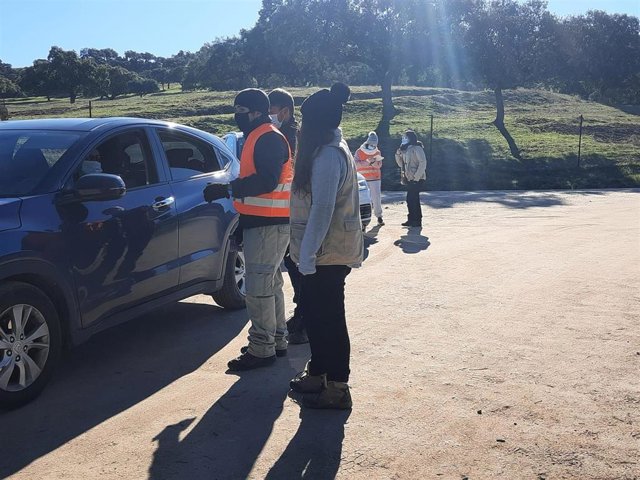 Voluntarios de Ameco informan sobre cómo visitar las zonas de reproducción del lince.