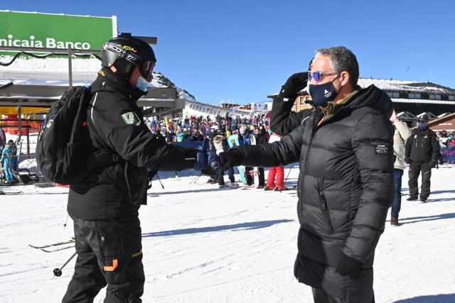 El consejero de Presidencia, Elías Bendodo, en Sierra Nevada