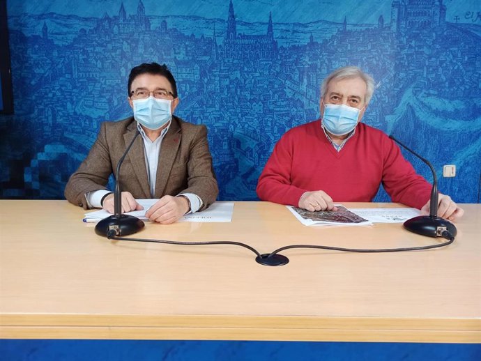 Los concejales de Cultura, Teo García, y Seguridad Ciudadana, Juan José Pérez del Pino, del Ayuntamiento de Toledo