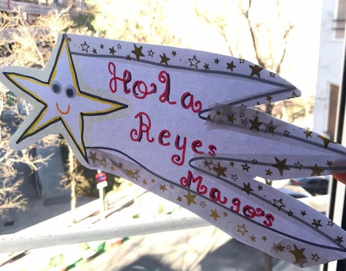 Dibujo de una estrella fugaz en una ventana.