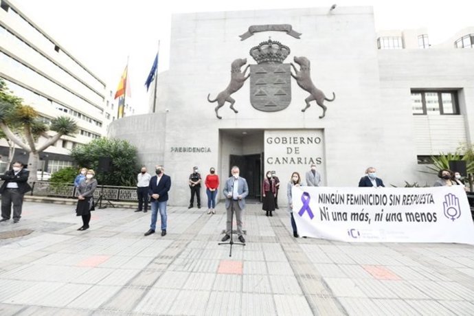 Acto en repulsa por el último asesinato machista en Gran Canaria