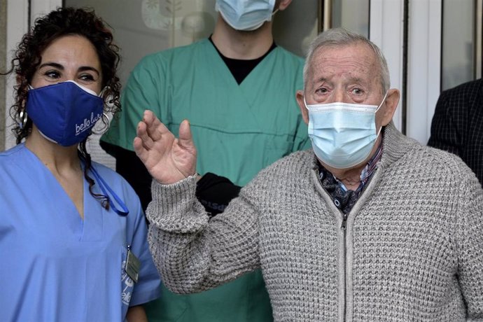 Juan Molina, de 86 años, primer vacunado contra la Covid-19 en el área sanitaria de A Coruña