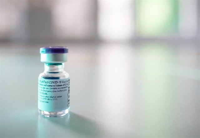 Una vacuna de Pfizer-BioNTech contra la COVID-19