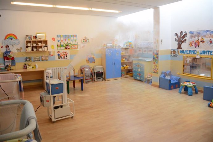 Desinfección con ozono en un centro escolar de Palos de la Frontera (Huelva).