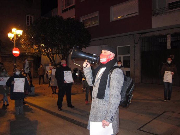 Hosteleros y comerciantes de Vigo se concentran ante la sede de la Diputación de Pontevedra en Vigo
