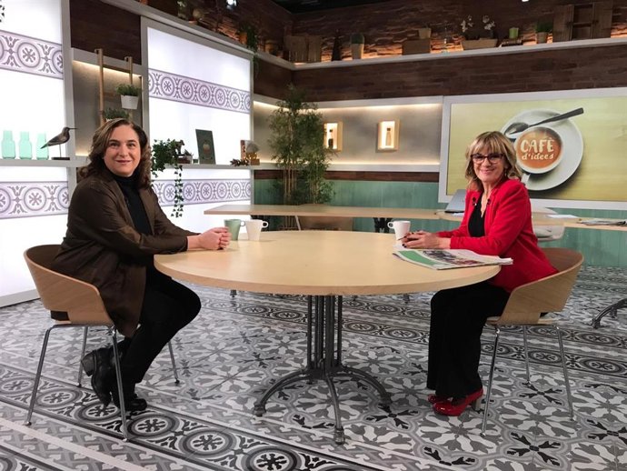 La alcaldesa de Barcelona, Ada Colau, en una entrevista de Rdio 4 y La 2