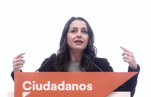 La presidenta de Ciudadanos, Inés Arrimadas, en una rueda de prensa en la sede del partido.