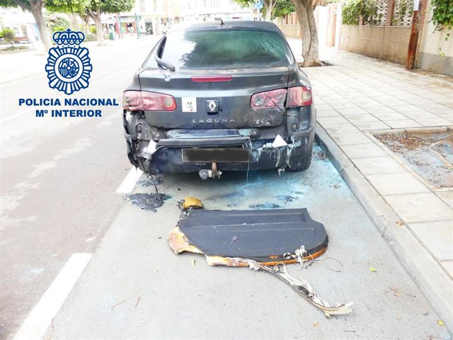 Nota De Prensa Y Fotografías: "La Policía Nacional Ha Detenido A Un Joven Que Prendió Fuego Intencionadamente Al Vehículo De La Pareja Sentimental De Su Ex Pareja"