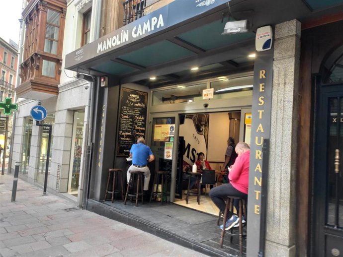 Establecimientos hosteleros en Oviedo, restaurantes con clientes.