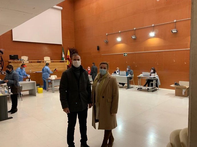 El delegado de Educación, Antonio Jiménez, en una de las sedes del cribado