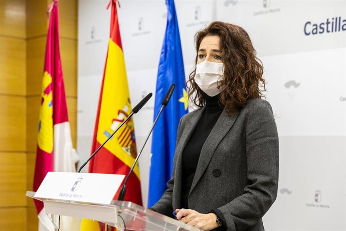 La viceconsejera de Empleo, Diálogo Social y Bienestar Laboral de C-LM, Nuria Chust, en rueda de prensa