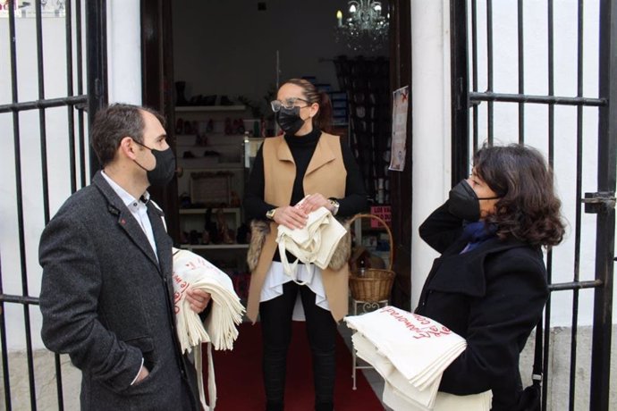 El coordinador general de IU Andalucía, Toni Valero, este martes en Sanlúcar de Barrameda (Cádiz).