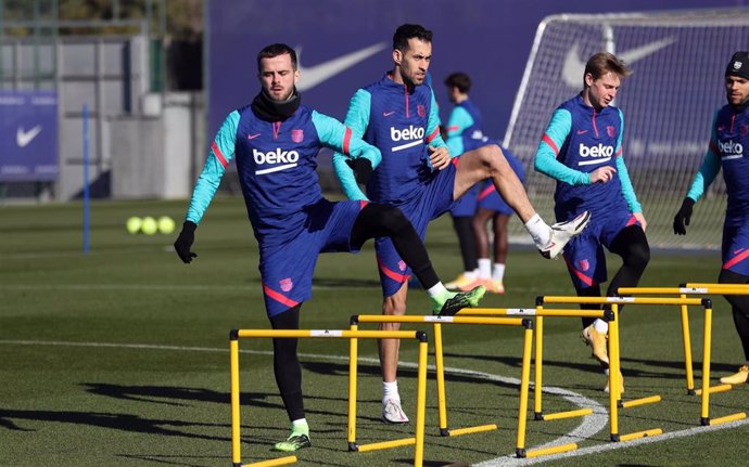 Entrenamiento del primer equipo del FC Barcelona del 4 de enero de 2021, en la Ciutat Esportiva Joan Gamper