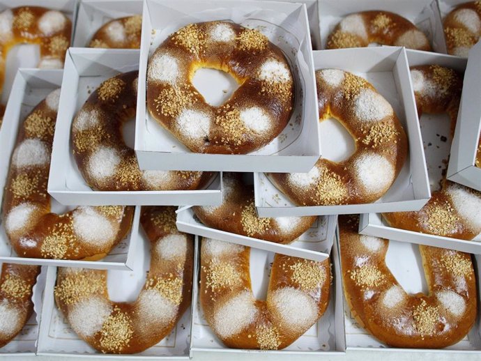El Roscón de Reyes es uno de los dulces más típicos de estas fiestas