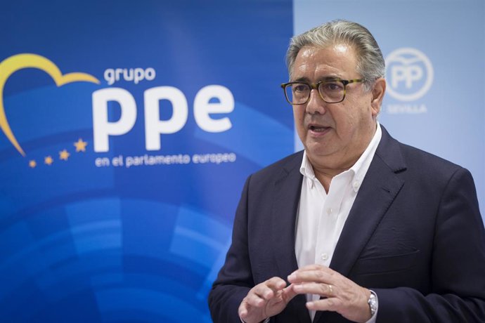 El eurodiputado del PP y exministro del Interior, Juan Ignacio Zoido, durante una entrevista para Europa Press sobre las ayudas de la PAC, en la sede del Partido Popular, en Sevilla, Andalucía (España), a 22 de julio de 2020.