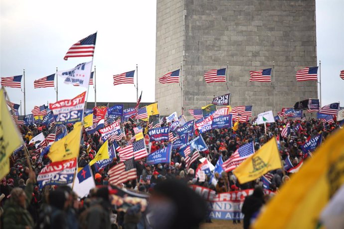 06 January 2021, US, Washington: Supporters of US President Donald Trump gather at the National Mall near the USCapitol as the Congress meets to affirm President-elect Joe Biden's victory. Photo: Steven Ramaherison/TheNEWS2 via ZUMA Wire/dpa