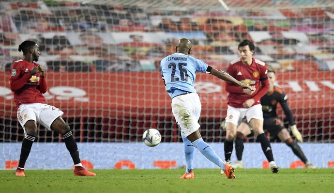 06 January 2021, England, Manchester: Manchester City's Fernandinho scores his side's second goal during the English Carabao Cup Semi-Final soccer match between Manchester United and Manchester City at the Old Trafford. Photo: Peter Powell/PA Wire/dpa