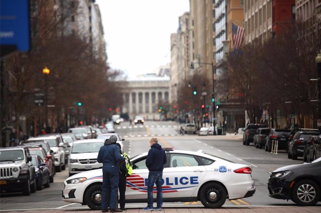 Policía en Washington durante el asalto al Capitolio por parte de simpatizantes de Donald Trump