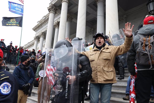 Protesta de seguidores de Donald Trump a las puertas del Capitolio de Estados Unidos