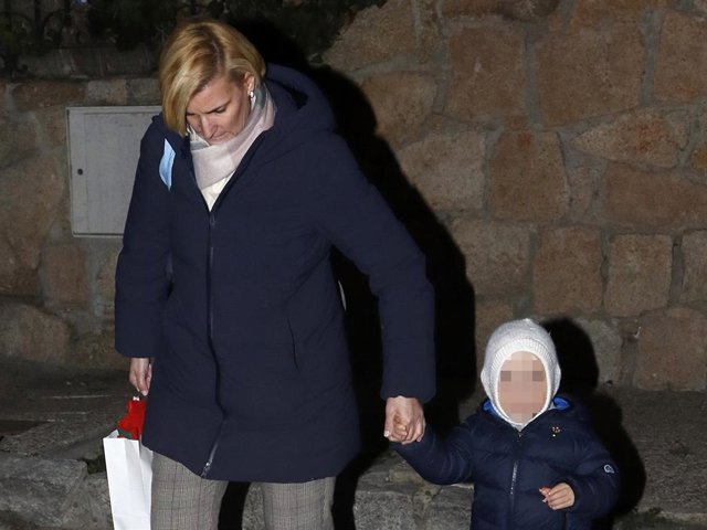 MARÍA ZURITA Y SU HIJO CARLOS