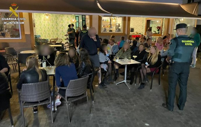 La Guardia Civil denuncia a 24 personas y 3 locales en La Oliva por incumplimiento de las medidas de prevención frente al Covid-19