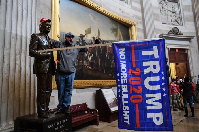 06 January 2021, US, Washington: A protester shouts inside the USCapitol after supporters of US President Donald Trump stormed the building where lawmakers were due to certify president-elect Joe Biden's win in the November election. 