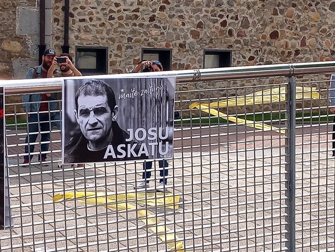 Cartel pidiendo la libertad del ex jefe de ETA  'Josu Ternera'