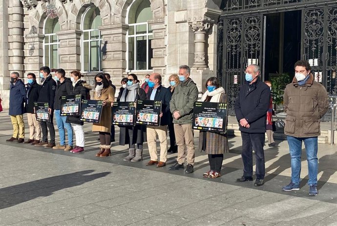 Minuto de silencio en Santander por los dos últimos asesinatos machistas en Las Palmas y Madrid