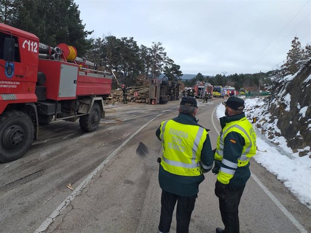 Accidente entre un camión y un turismo en Abejar (Soria).