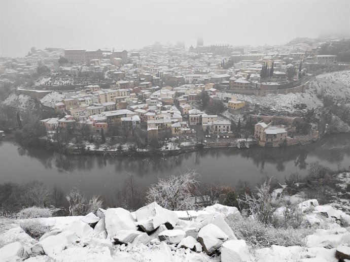 Toledo nevado visto desde el Valle.