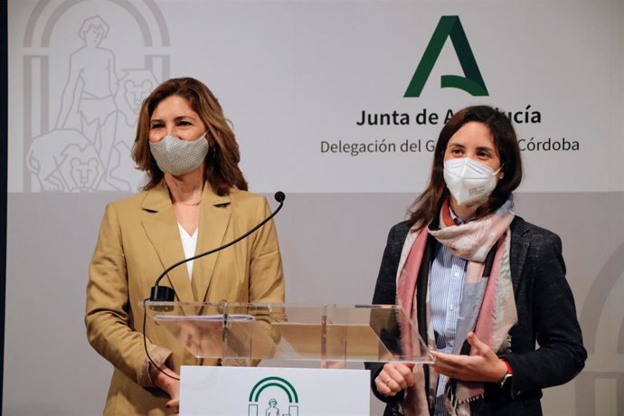 Alicia Martínez con Cristina Casanueva.