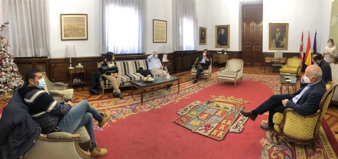 Diputación de Palencia estudia la colaboración con la junta vecinal de Villanueva de Arriba para mejorar el camino de acceso a la Cueva de Guantes.