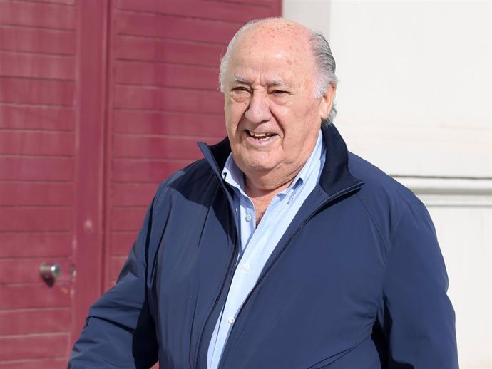 Amancio Ortega, en una imagen de archivo, en su Coruña natal, donde reside