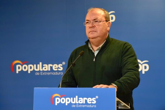 El presidente del PP de Extremadura, José Antonio Monago, en rueda de prensa en Mérida