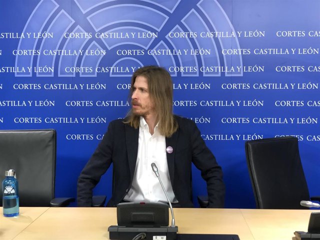 El procurador de Podemos Pablo Fernández.