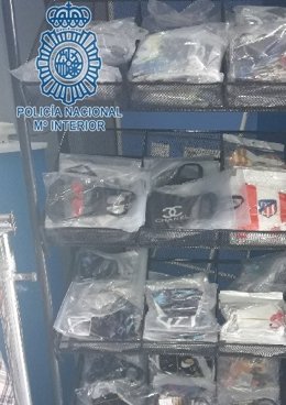 Artículos falsificados intervenidos en naves textiles