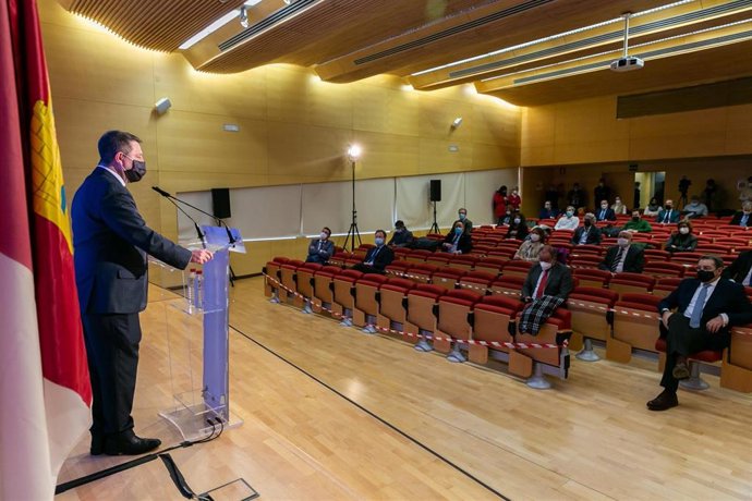 El presidente de Castilla-La Mancha, Emiliano García-Page, presenta en la Facultad de Medicina del Campus de la UCLM, en Albacete, la ampliación del Complejo.