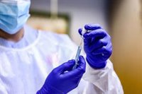 Madrid pone "a disposición" de la Comunidad sus recursos para la vacunación contra la Covid