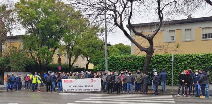 Concentración de la plantilla de Aernnova ante los ERE anunciados