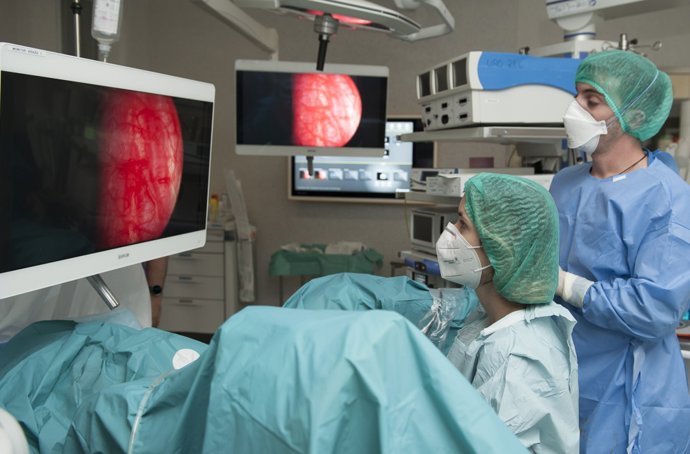 El Servicio de Urología del hospital ha intervenido a siete pacientes con la terapia térmica de vapor de agua para aliviar los síntomas asociados a la hiperplasia benigna de próstata (HBP)