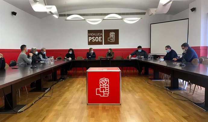 Los socialistas abordan la situación de los trabajadores de la base de Morón