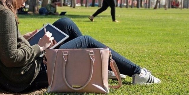 Imagen de recurso de una estudiante universitaria  (archivo)