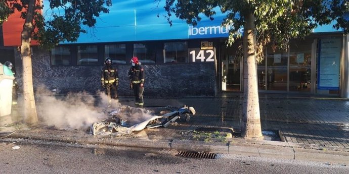 Arresten un home per incendiar 12 contenidors a Barcelona i a l'Hospitalet de Llobregat