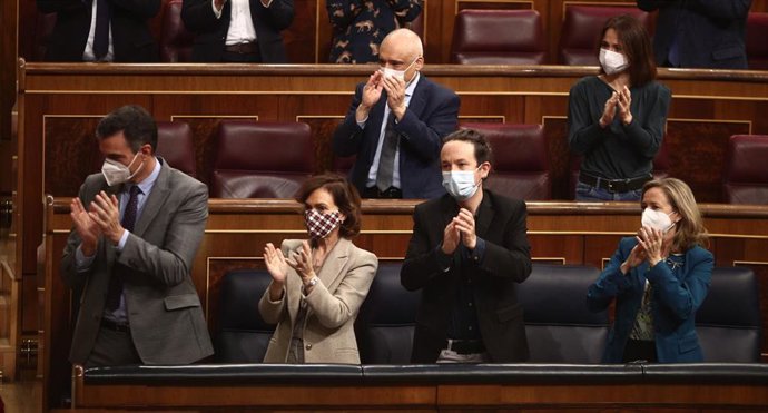 El presidente del Gobierno, Pedro Sánchez; la vicepresidenta primera, Carmen Calvo; el vicepresidente segundo, Pablo Iglesias; y la vicepresidenta tercera, Nadia Calviño, en el Congreso de los Diputados