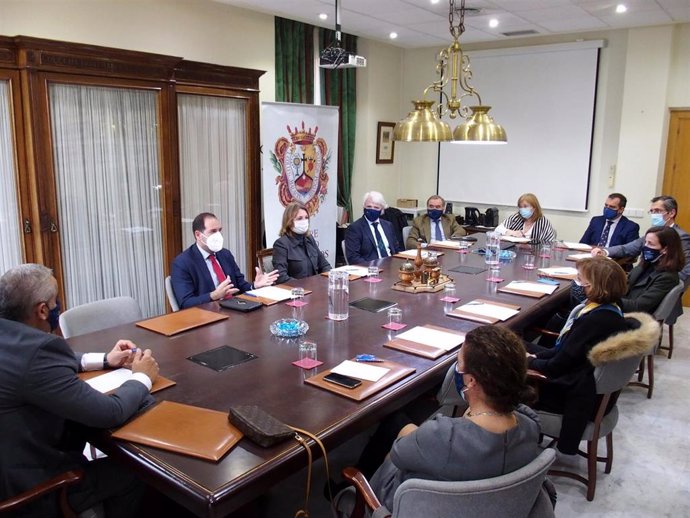 Reunión de los colegios de abogados de Málaga y Sevilla con la Junta de Andalucía