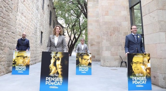 El cap de llista del PDeCAT a Girona el 14F, Jaume Dulsat; l'exregidor de Reus Marc Arza, que encapala la candidatura de Tarragona; i el portaveu del PdeCAT i alcalde de Mollerusa, Marc Solsona, i la candidata a les eleccions, ngels Chacón.