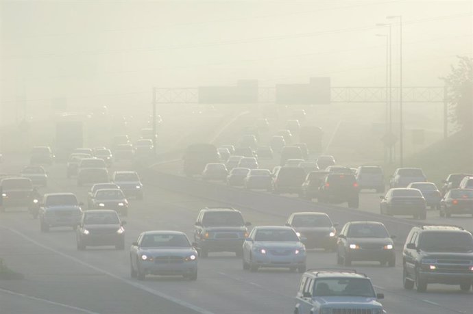 Contaminación, tráfico, atasco, coches, niebla