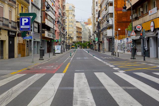 La calle Ruzafa de Valencia desierta durante el Viernes Santo por el confinamiento impuesto por el Estado de Alarma provocado por el coronavirus, COVID19. En Madrid (España) a 10 de abril de 2020.